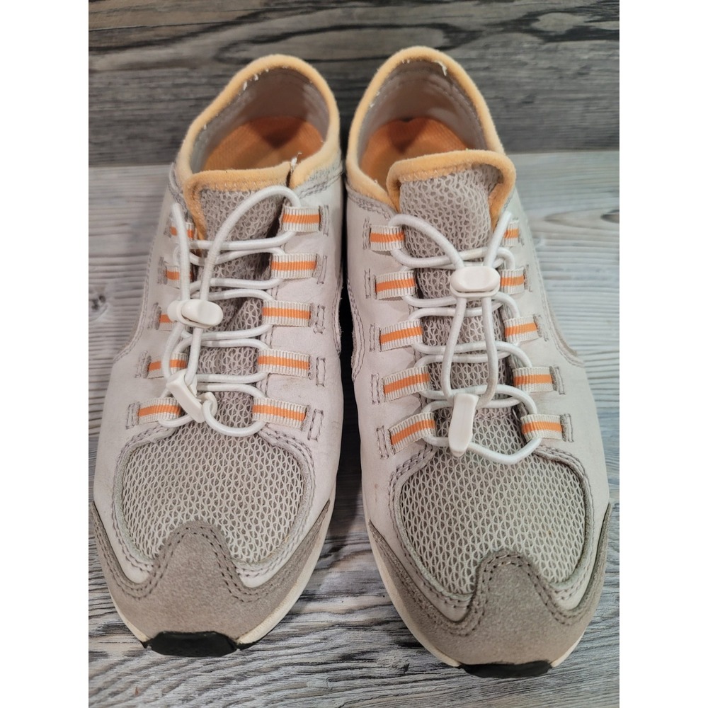 Columbia womans Brazen hiking shoes beige tieless size 7.5 good shape light